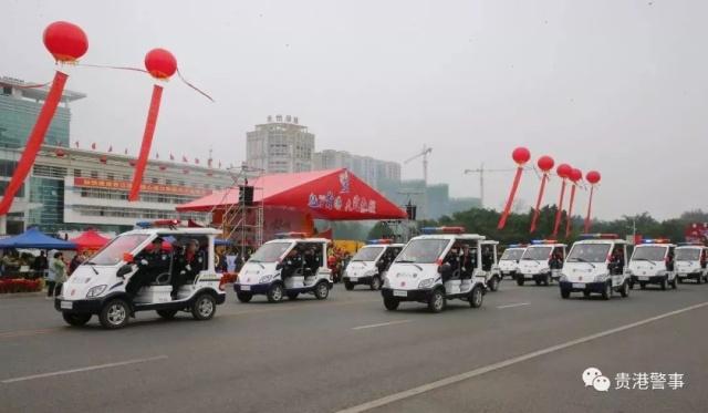 广西贵港市公安局警察车队亮相巡游活动