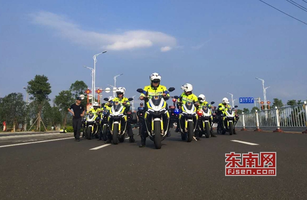 上杭县成立“红心特警铁骑队”打造实战化警队(图)