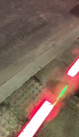 新奇！浙江平湖街头惊现交通神器 行人闯红灯会被“喷”(组图)