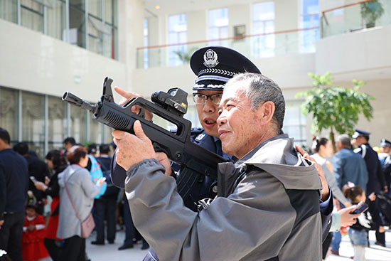 新疆公安厅特警总队图片