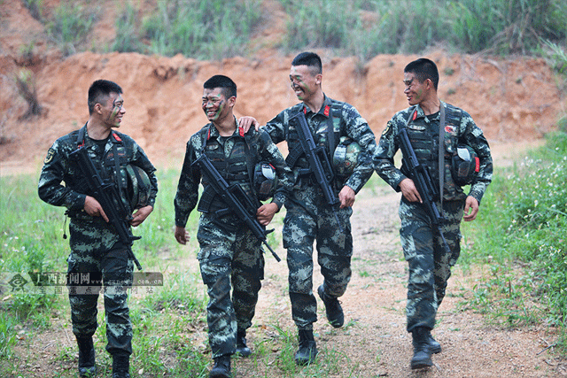 广西来宾：武警特战队员实战化训练 锻造反恐精英(组图)
