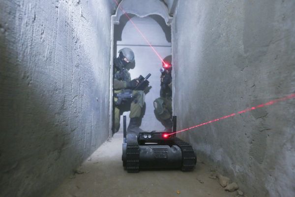 以色列推出武装机器人：可扫荡“死角” 弹无虚发(组图)