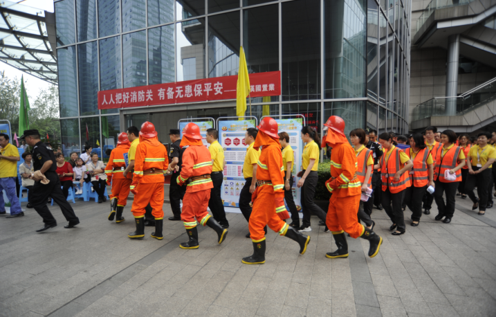 重庆两江新区鸳鸯街道开展消防宣传和应急救援演练(组图)
