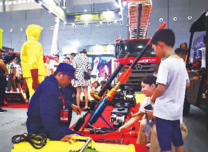 湖南长沙：水下救援消防灭火 都能交给机器人(图)