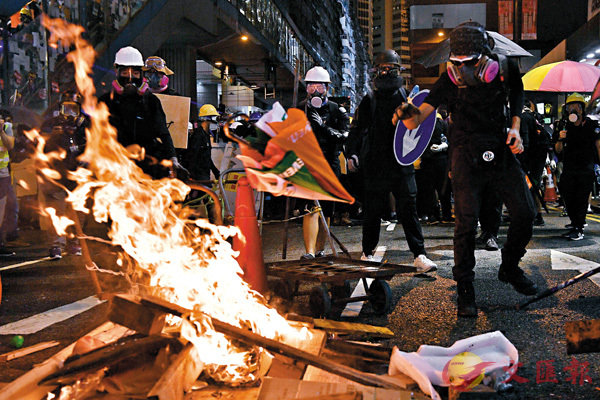 香港特区政府强烈谴责纵火等暴力行为 必严正执法(图)