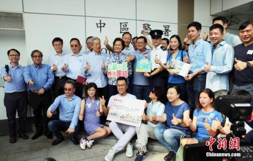 香港多名议员支持将8月10日设为“香港警察日”(图)