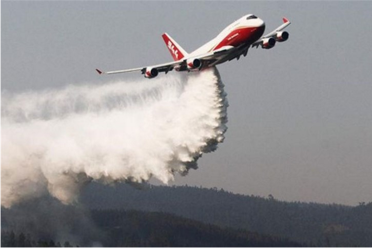 美国出动世界装载量最大的灭火飞机 帮助扑灭亚马逊热带雨林火灾(组图)