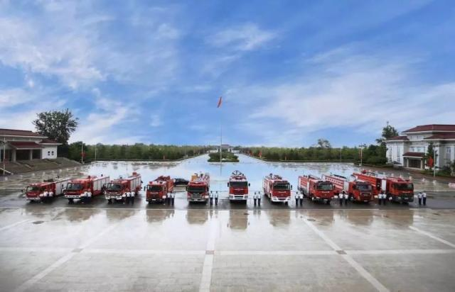 天津等4省（市）消防救援总队向中国消防救援学院赠送消防车(图)