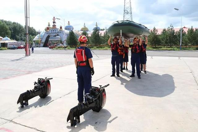 内蒙古乌市消防大队水域救援器材装备配备到位(组图)