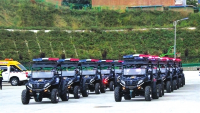 甘肃兰州公安局交警支队12辆警用全地形摩托车上路(图)