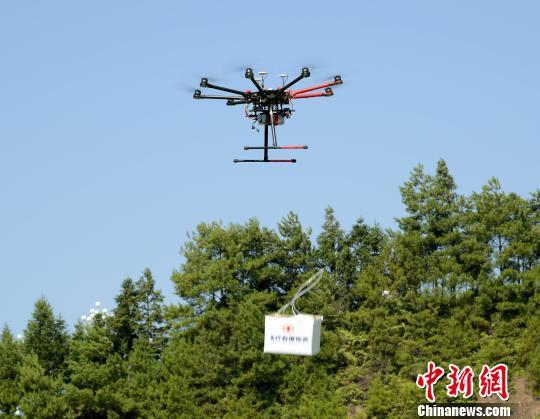 防空警报试鸣人口疏散演练 福建泉州首次运用无人机(组图)