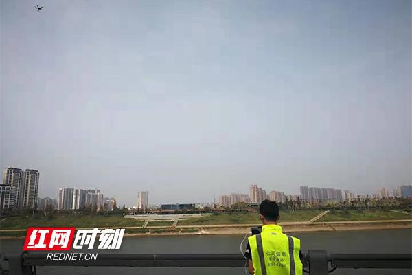湖南：“飞跃浏阳河” 数字城管引入无人机进行巡查(图)