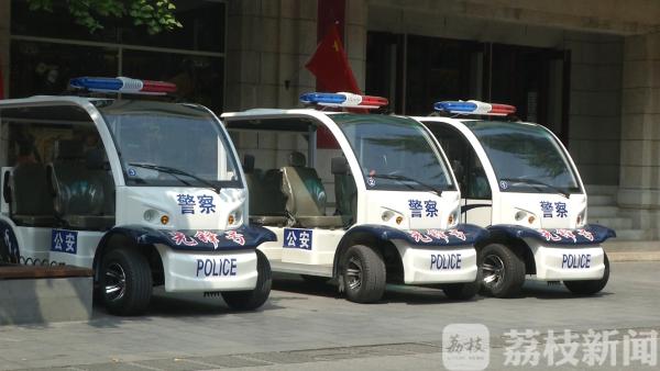 新装备亮相 江苏南京警用平衡车便捷巡逻保安全(组图)