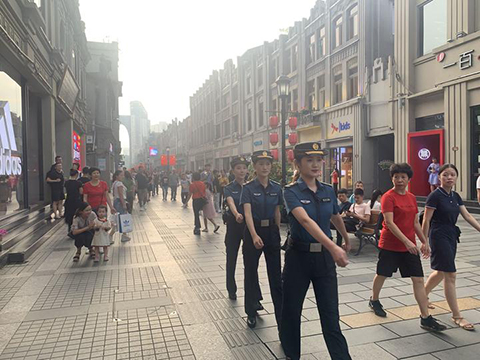 平均年龄22周岁 女子巡逻队亮相江苏省苏州市鹿城历史文化街区(组图)