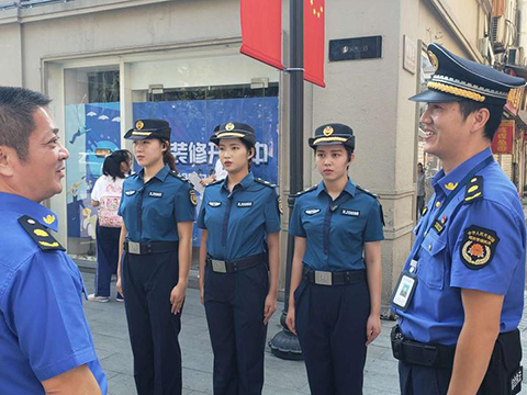 平均年龄22周岁 女子巡逻队亮相江苏省苏州市鹿城历史文化街区(组图)