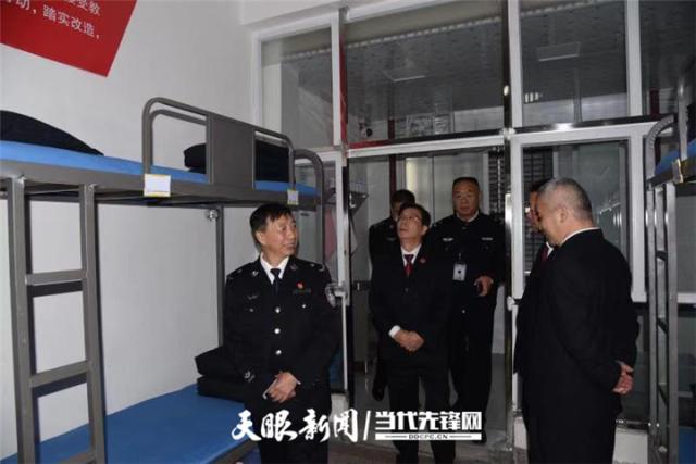 为期五天 贵州省检察院首次监狱巡回检察启动(组图)