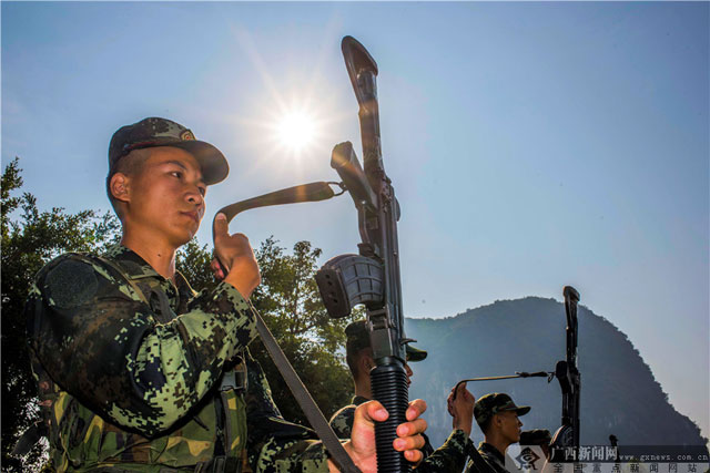 广西：枪支初体验 武警新兵开展首次射击预习训练(组图)