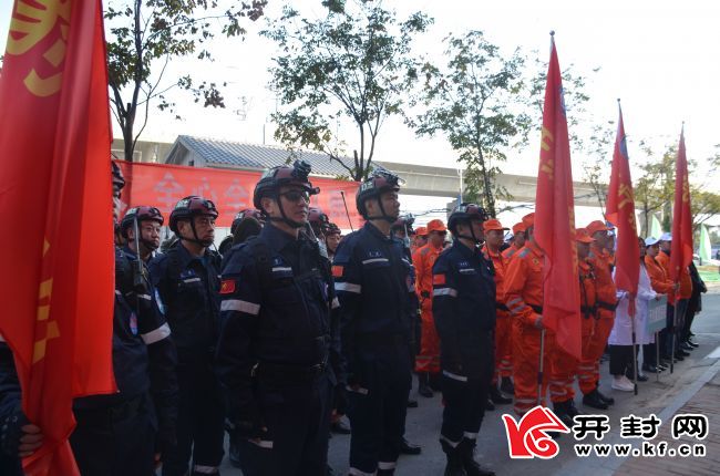 全国首支省辖市级民间应急救援组织在河南开封成立(组图)