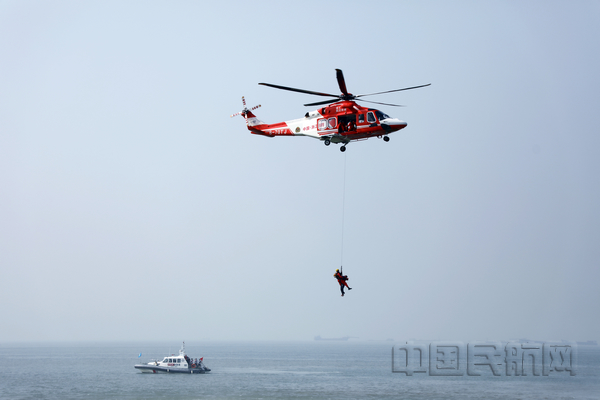 航空器海上迫降应急救援综合演练在广东深圳机场举行(组图)