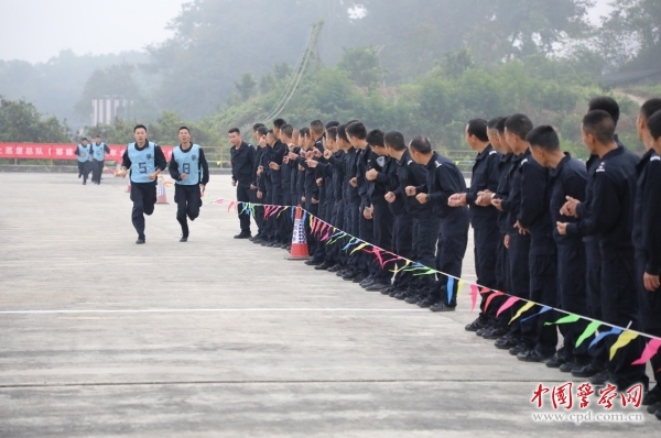云南省公安厅水上巡逻总队举行实战大练兵竞赛活动