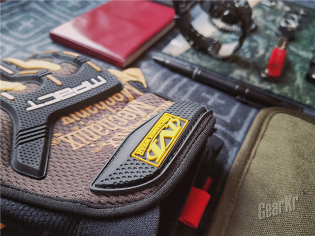 精密机械的战术装甲—MECHANIX WEAR Learther Framer露指手套(组图)