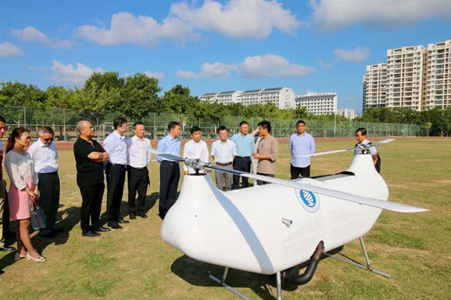 海南热带海洋学院研发团队研发的大型双旋翼无人直升机试飞成功(图)