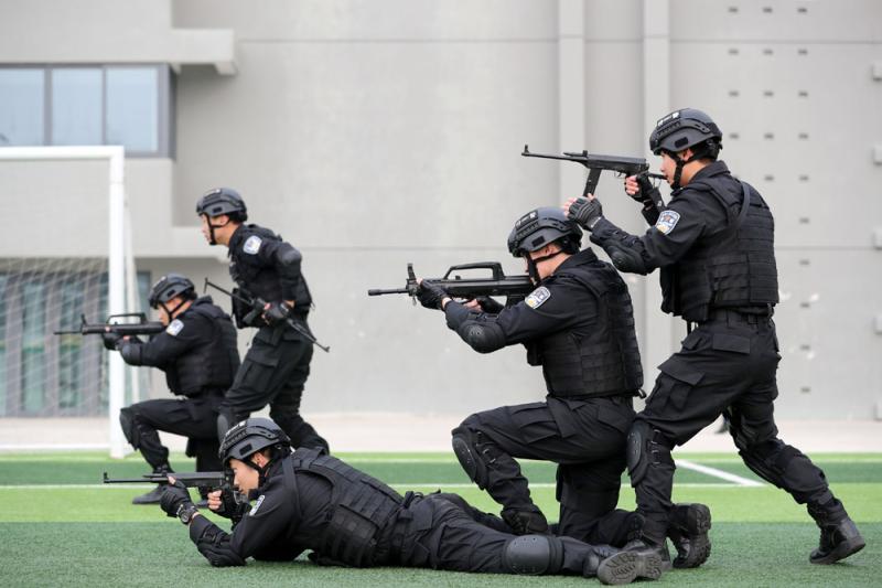 上海公安特警开展冬季大练兵跨区域拉动演练