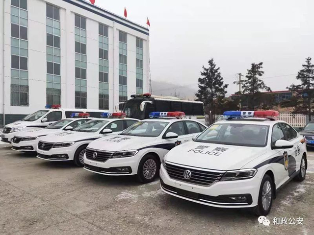 甘肃和政县公安局为基层实战单位配备新警车(组图)