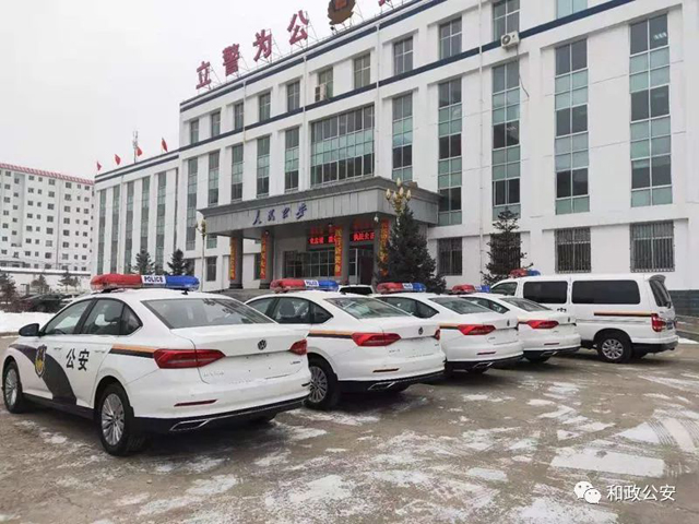 甘肃和政县公安局为基层实战单位配备新警车(组图)