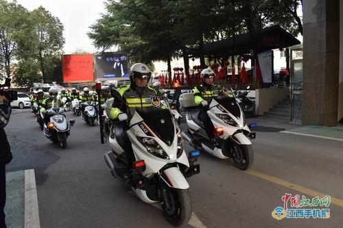 江西省九江市首个县区“铁骑”分队在柴桑区公安局交管大队正式成立(组图)