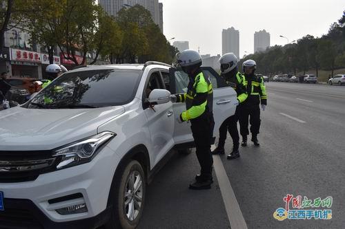 江西省九江市首个县区“铁骑”分队在柴桑区公安局交管大队正式成立(组图)