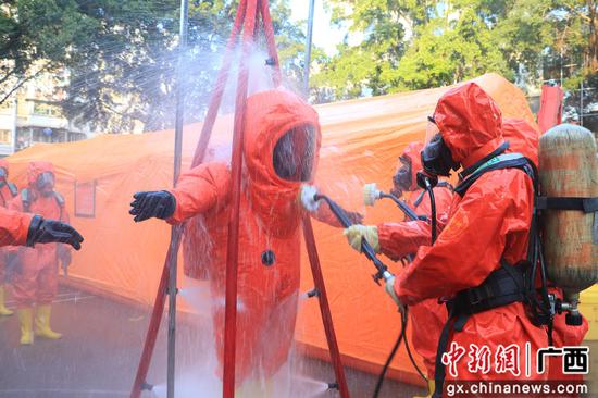 广西柳州市消防救援支队组建疫情处置机动救援队(组图)