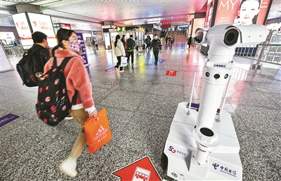 “防疫机器人”在铁路浙江宁波站上岗(图)