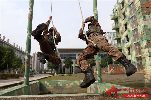 武警广西南宁支队：强基固本练精兵 瞄准实战谋打赢(组图)