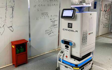 湖北武汉雷神山机器人上岗 可连续8小时进行病区消毒工作(图)