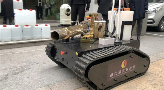 浙江杭州街头出现一台萌萌的“小坦克机器人”，别笑，作用大着呢！(图)