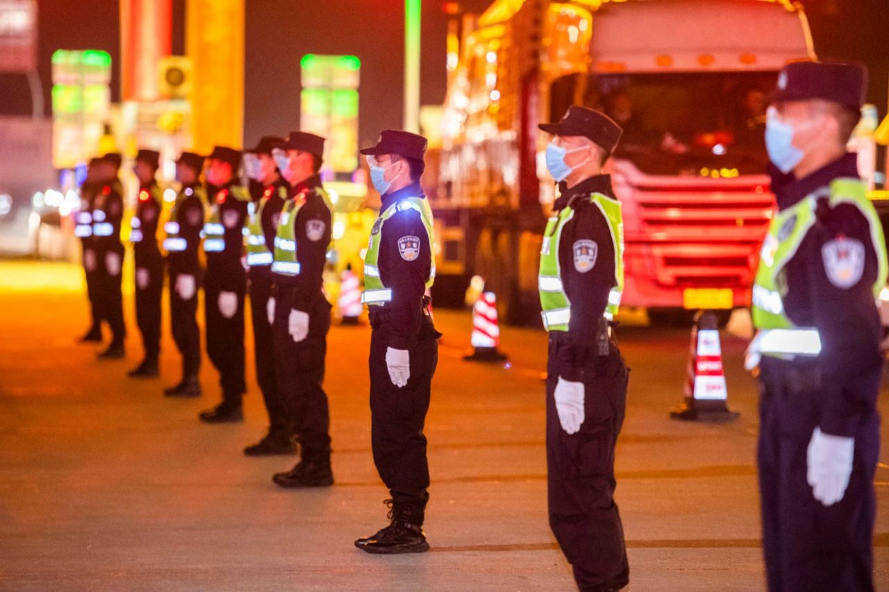 移动警务室守护英雄回家！(组图)