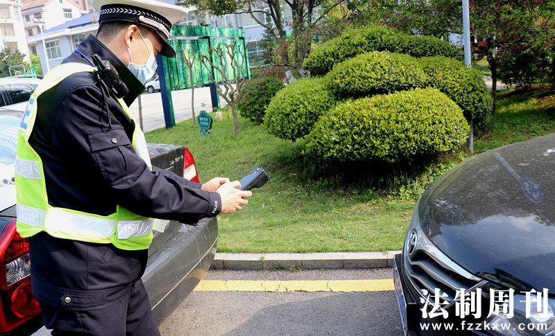 湖南省常德交警：移动执法终端正式上路“执法”(组图)