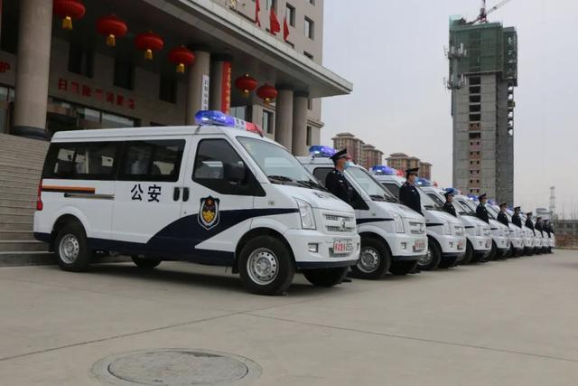 甘肃省白银公安分局举行警车发放仪式(组图)