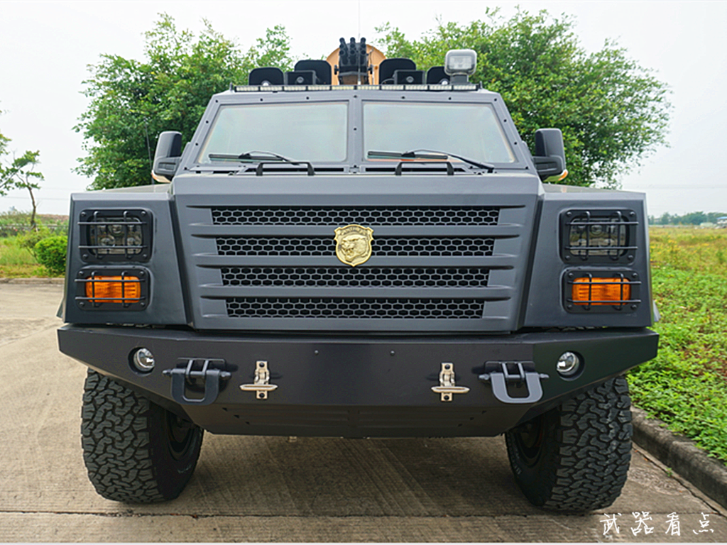 国产“黑豹”装甲车，防弹性能达到A级，还装九管催泪炮(组图)