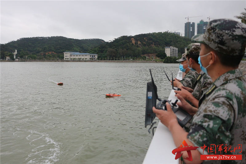 广东省珠海市民兵应急分队集训首次引入水上智能救生装备(组图)