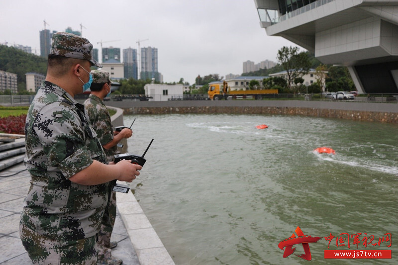 广东省珠海市民兵应急分队集训首次引入水上智能救生装备(组图)