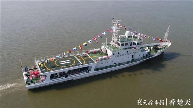 湖北武汉：武船造“海巡1110”和“海巡1111”两艘海事巡逻船离厂(组图)