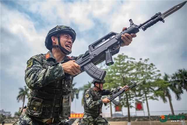 立夏时节走进火热练兵场，感受广西武警官兵实战练兵震撼场面(组图)