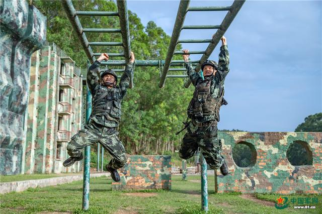 立夏时节走进火热练兵场，感受广西武警官兵实战练兵震撼场面(组图)