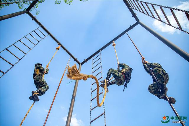 立夏时节走进火热练兵场，感受广西武警官兵实战练兵震撼场面(组图)