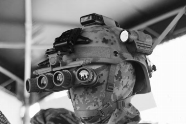 夜视仪在单兵观瞄系统中的应用