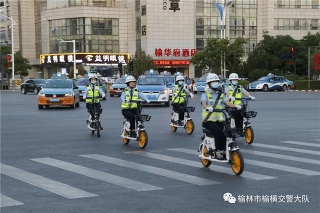 陕西榆林首批警用电动自行车上街了(组图)