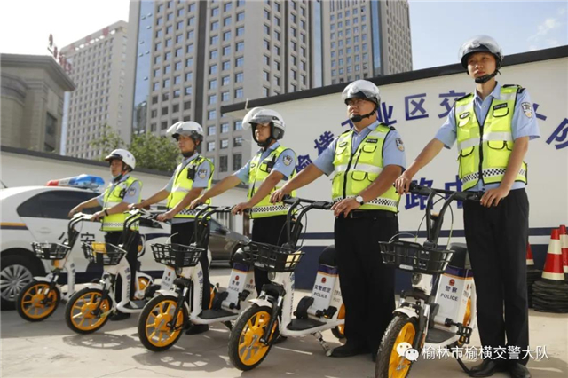 陕西榆林首批警用电动自行车上街了(组图)