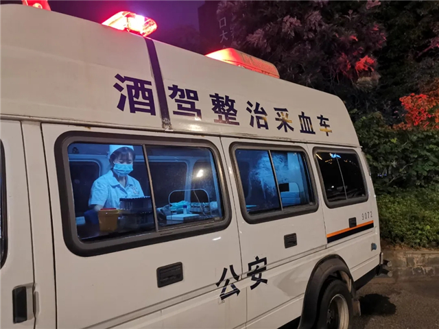 新装备！江西赣州首辆酒驾整治采血车亮相！(组图)